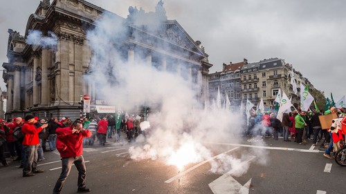 Protest turns violent in Brussels  - ảnh 1